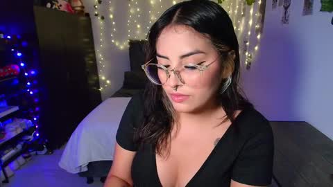 Camille and sophie online show from December 19, 2025, 11:45 pm