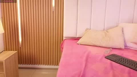 Sensual Kim77 online show from April 6, 2026, 12:39 pm