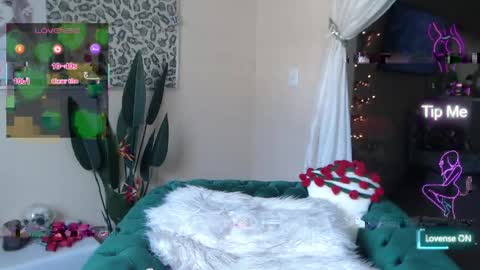 Snapshot of sensual_paradise_ chatting on May 5, 2026, 8:06 pm V online show from May 5, 2026, 8:06 pm