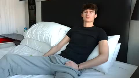 Cam online show from December 3, 2024, 9:12 pm