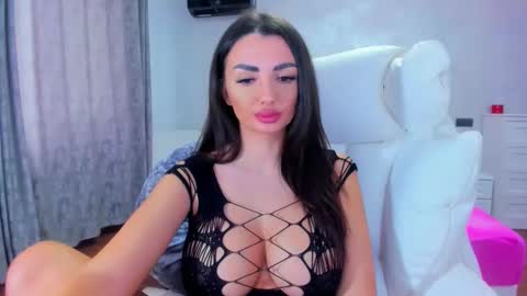 Snapshot of sensualreyna chatting on March 28, 2026, 12:05 pm EllaRossa online show from March 28, 2026, 12:05 pm