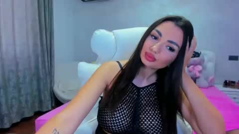 Snapshot of sensualreyna chatting on April 10, 2026, 11:04 am EllaRossa online show from April 10, 2026, 11:04 am