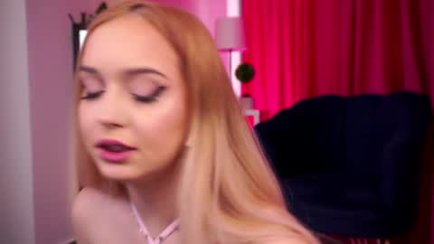 Seraphine online show from December 5, 2024, 8:33 am