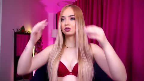 Seraphine online show from December 8, 2024, 5:29 am