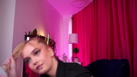 Seraphine online show from December 9, 2024, 8:33 am