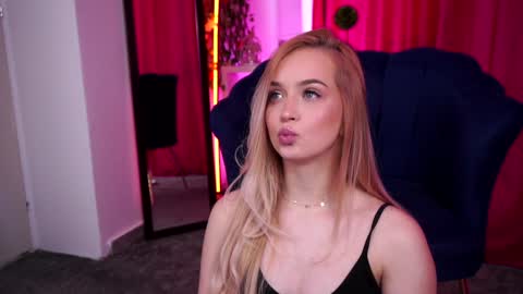 Seraphine online show from December 16, 2024, 8:41 am