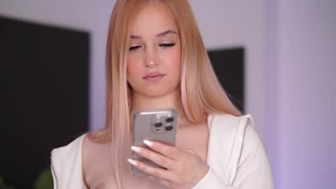 Seraphine online show from February 2, 2025, 6:15 am