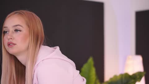 Seraphine online show from February 2, 2025, 9:19 am