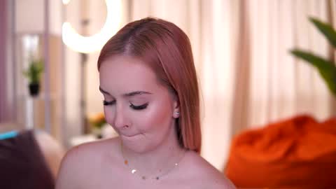 Seraphine online show from February 6, 2025, 12:05 pm