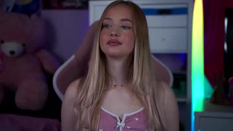 Seraphine online show from February 17, 2025, 5:36 am