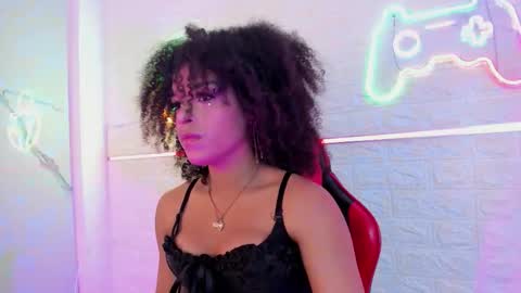 Serena  online show from December 3, 2025, 12:03 pm