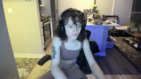 Snapshot of serenabastille chatting on April 26, 2026, 4:43 am serenabastille online show from April 26, 2026, 4:43 am
