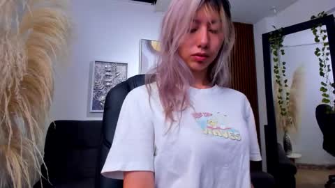 Serene online show from November 28, 2025, 12:52 pm