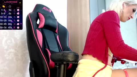 Snapshot of serenexxmilf chatting on December 20, 2024, 7:12 am serenexx your MILF online show from December 20, 2024, 7:12 am