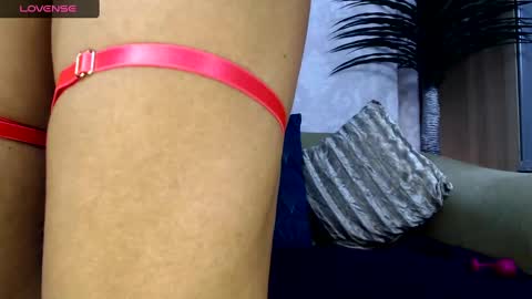 Snapshot of serenexxmilf chatting on February 8, 2025, 7:04 am serenexx your MILF online show from February 8, 2025, 7:04 am