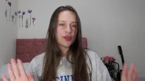 serenity_crystal online show from December 6, 2024, 10:52 pm