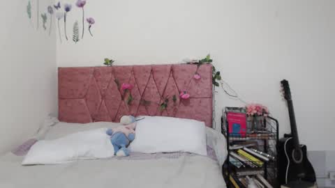 serenity_crystal online show from February 7, 2025, 10:41 pm