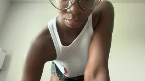 Snapshot of serenitybee chatting on July 10, 2026, 3:03 pm Serenity Bee online show from July 10, 2026, 3:03 pm