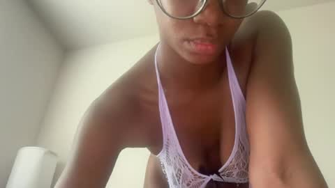 Snapshot of serenitybee chatting on July 11, 2026, 3:04 pm Serenity Bee online show from July 11, 2026, 3:04 pm