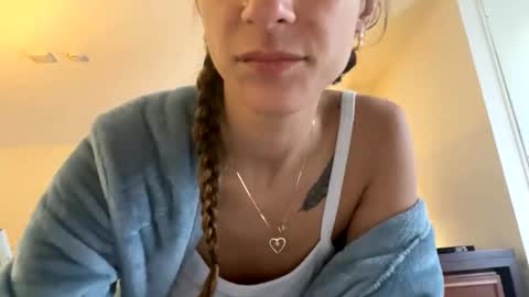Snapshot of serenityroseee chatting on June 10, 2026, 3:22 pm serenityroseee online show from June 10, 2026, 3:22 pm