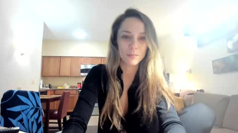 Snapshot of serenityroseee chatting on June 19, 2026, 10:02 pm serenityroseee online show from June 19, 2026, 10:02 pm