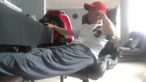 Snapshot of serioyhetero19 chatting on January 19, 2025, 3:53 pm hetero serio discreto online show from January 19, 2025, 3:53 pm