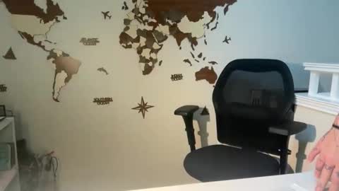 servegoddesszara online show from November 19, 2025, 4:40 pm