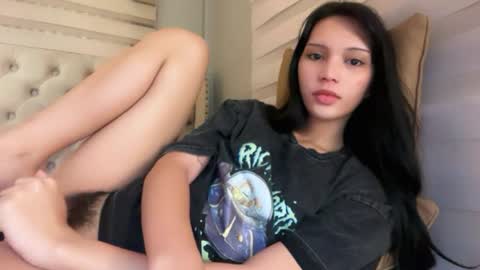 Snapshot of service_dolly69 chatting on June 18, 2026, 11:31 pm service_dolly69 online show from June 18, 2026, 11:31 pm