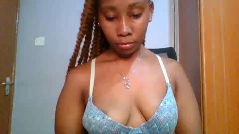 Snapshot of sexie_curvie chatting on February 4, 2025, 6:25 am Maggie online show from February 4, 2025, 6:25 am