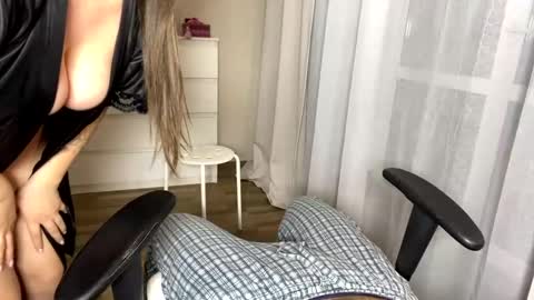 Snapshot of sexmoon11 chatting on December 11, 2024, 3:37 pm My name is Mia whats yours online show from December 11, 2024, 3:37 pm