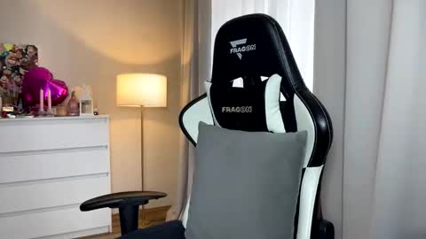 Snapshot of sexmoon11 chatting on September 22, 2025, 10:06 am My name is Mia whats yours online show from September 22, 2025, 10:06 am