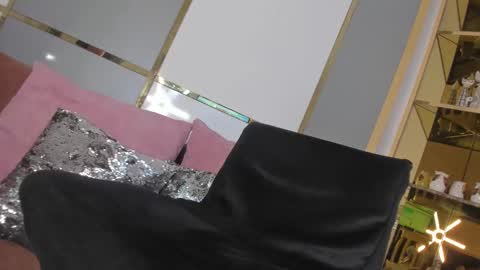 shantall   IG candy charms09 online show from December 18, 2024, 3:11 pm