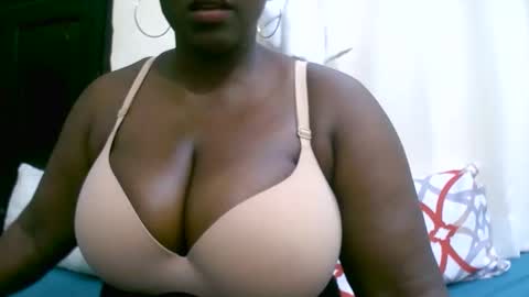 Snapshot of sexxi_ebony chatting on September 28, 2025, 1:11 am sexxi_ebony online show from September 28, 2025, 1:11 am