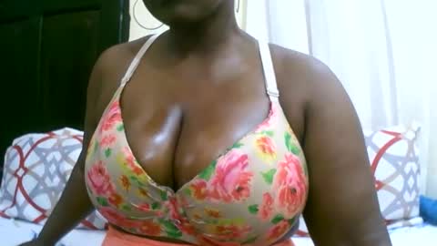 Snapshot of sexxi_ebony chatting on October 3, 2025, 9:28 am sexxi_ebony online show from October 3, 2025, 9:28 am