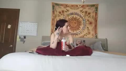 sexxxyredd313 online show from April 6, 2026, 6:31 pm