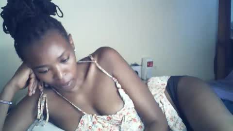Snapshot of sexxy_curvy23 chatting on April 29, 2026, 6:06 am sexxy_curvy23 online show from April 29, 2026, 6:06 am