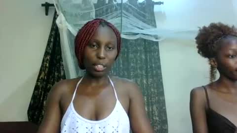 Snapshot of sexxy_melmine chatting on May 15, 2026, 10:22 am Dolly online show from May 15, 2026, 10:22 am