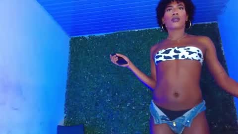 Snapshot of sexy_blackxxx991296 chatting on May 24, 2026, 12:43 pm sexy_blackxxx991296 online show from May 24, 2026, 12:43 pm