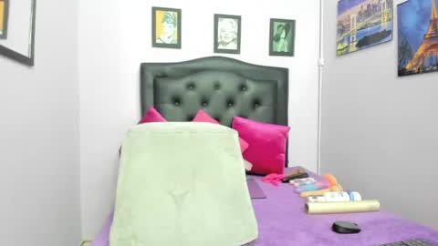 Snapshot of sexy_candy18x chatting on June 4, 2026, 12:05 am sexy_candy18x online show from June 4, 2026, 12:05 am