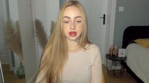 Snapshot of sexy_coralie chatting on May 9, 2026, 6:51 am C o r a l i e online show from May 9, 2026, 6:51 am