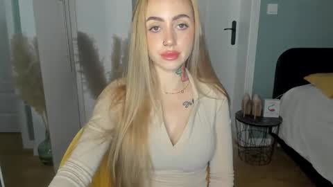 Snapshot of sexy_coralie chatting on May 14, 2026, 6:42 am C o r a l i e online show from May 14, 2026, 6:42 am