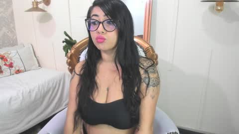 Snapshot of sexy_cristall chatting on December 3, 2024, 12:13 am  C R I S T A L  online show from December 3, 2024, 12:13 am