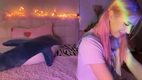 Snapshot of sexy_cute18 chatting on July 10, 2026, 12:04 am Eva online show from July 10, 2026, 12:04 am