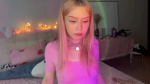 Snapshot of sexy_cute18 chatting on July 11, 2026, 1:52 am Eva online show from July 11, 2026, 1:52 am