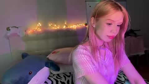Snapshot of sexy_cute18 chatting on July 15, 2026, 12:16 am Eva online show from July 15, 2026, 12:16 am