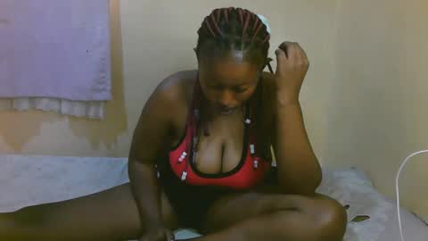 Snapshot of sexy_latasha chatting on April 18, 2026, 7:01 am sexy_latasha online show from April 18, 2026, 7:01 am