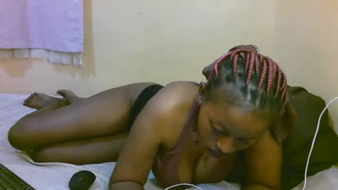 Snapshot of sexy_latasha chatting on April 23, 2026, 12:29 pm sexy_latasha online show from April 23, 2026, 12:29 pm