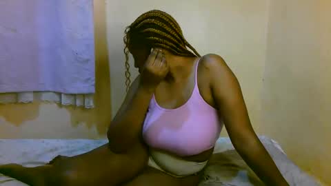 Snapshot of sexy_latasha chatting on May 24, 2026, 8:52 am sexy_latasha online show from May 24, 2026, 8:52 am