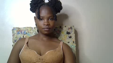 Snapshot of sexy_molyne chatting on March 10, 2026, 1:32 am Molyne online show from March 10, 2026, 1:32 am