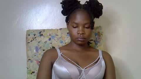 Snapshot of sexy_molyne chatting on March 13, 2026, 5:58 am Molyne online show from March 13, 2026, 5:58 am